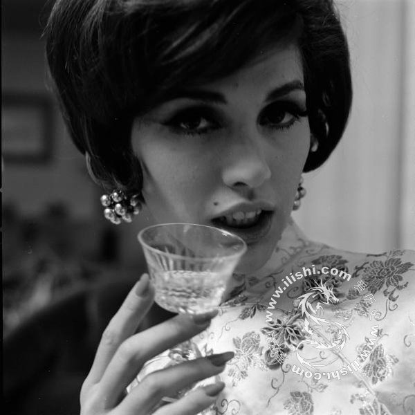 �f�r������Ů���Ї���Y