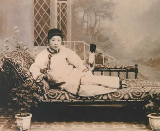 ����ǧ�� ����r(sh��)�ڸ�ɫ��Ů���ƴ