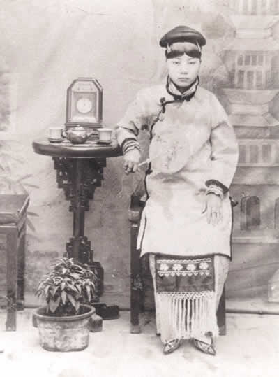 ����ǧ�� ����r(sh��)�ڸ�ɫ��Ů���ƴ