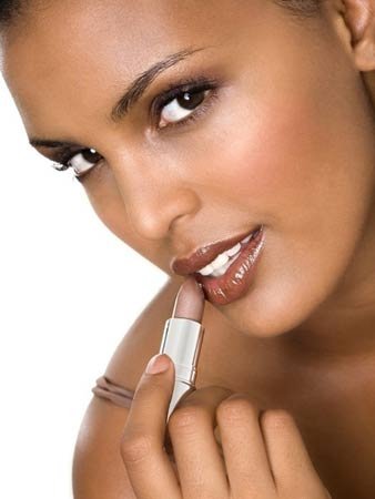 五個小技巧防止口紅花妝