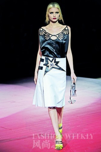 ���\ɫ���b�ȕr���ִ�