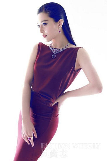 �������^����Ƭ