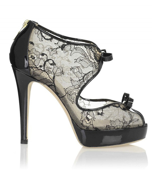 ÿ��(g��)Ů�ˉ�(m��ng)�ж���һ�p�ٽz�߸�Ь