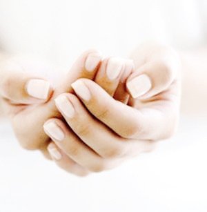 教你簡單4招 輕松涂刷指甲油