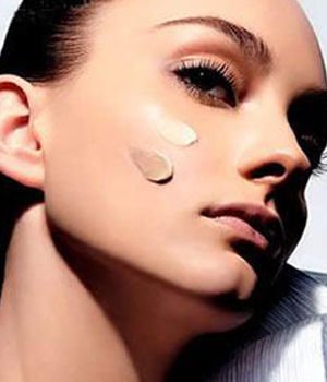 簡(jiǎn)單妙招 讓彩妝跟定你的臉