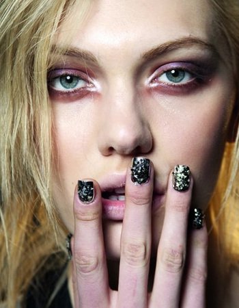 內斂而優雅 8款秀場微炫美妝