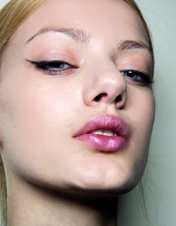 內斂而優雅 8款秀場微炫美妝