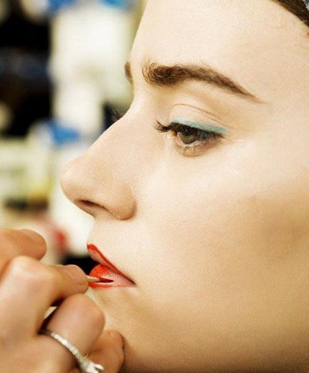 ���{�۾������޺�ȴ��y