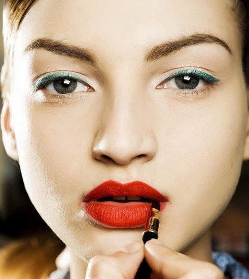 ���{�۾������޺�ȴ��y