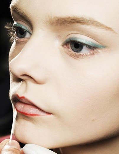 ���{�۾������޺�ȴ��y