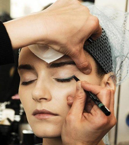 ���{�۾������޺�ȴ��y