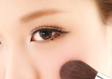 浪漫夏日 締造淡淡清新妝容