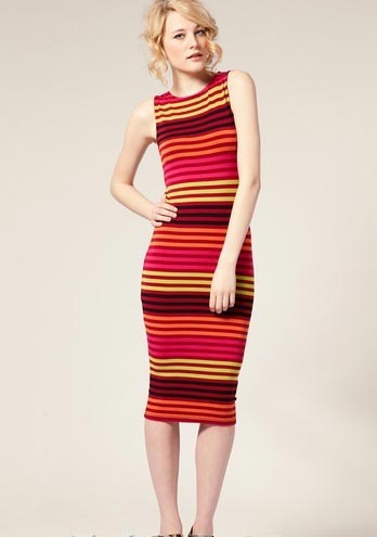 彩色條紋:PRADA給力長短裙裝輕盈曼妙