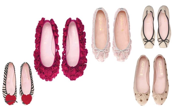 �����ڻ��� Ů�������еİ�����Ь