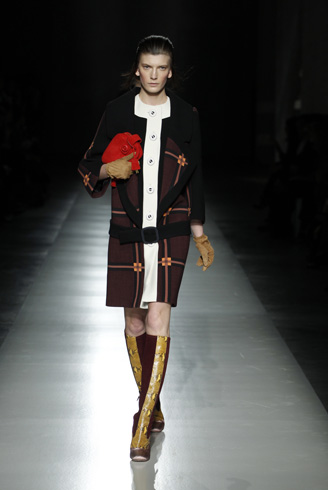 PRADA 2011��Ħ�ǹŵ�ϵ��Ů�b