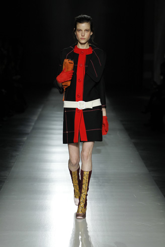 PRADA 2011��Ħ�ǹŵ�ϵ��Ů�b