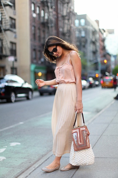 ��ɫ�L����ʢ�У����ִ������