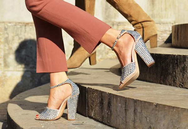 ������Ь������һ��ȥ��˽����