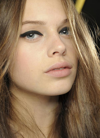 �ļ��۵��@�Ӳ�������ͨ͸