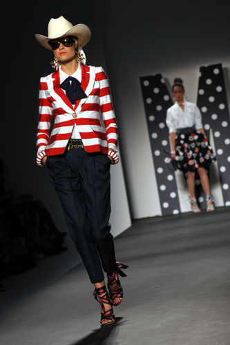 Moschino2011���m���ĕr�b��