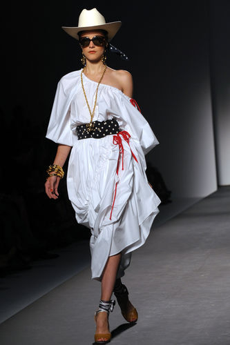 Moschino2011���m���ĕr�b��