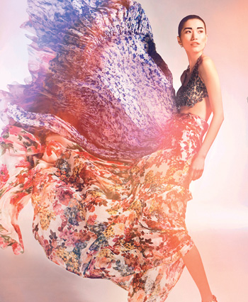 游離于硬朗與溫柔 明艷印花珠寶風潮