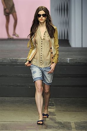 2011��������ϵ�70����ό�݋