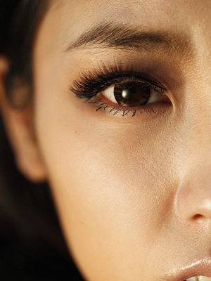 靈動(dòng)逼真 5步教你假睫毛帶出真效果