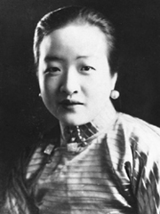 ʢ���U���Ї���һ��Ů�స