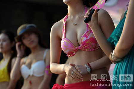 ���H��(hu��)��Ů���Ȼ��Ḃ(j��ng)�G �����W(w��ng)���RһƬ