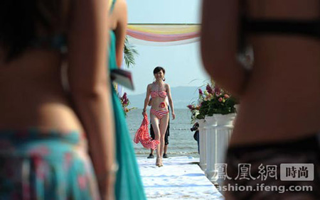 ���H��(hu��)��Ů���Ȼ��Ḃ(j��ng)�G �����W(w��ng)���RһƬ