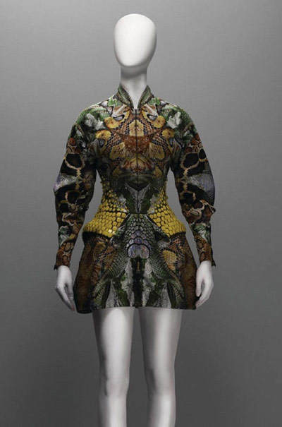 McQueen�ĺڰ��s�� �����ʽ�L��