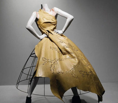 McQueen�ĺڰ��s�� �����ʽ�L��