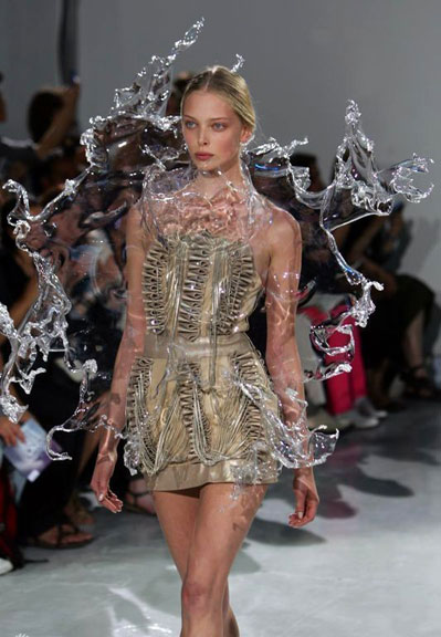 Iris Van Herpen--���t͸ҕ�׹Ǿ�