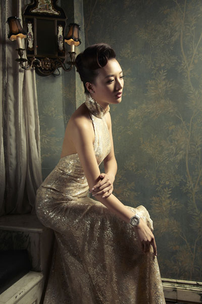 光與影的縫隙:鏤空旗袍演繹伯爵女表