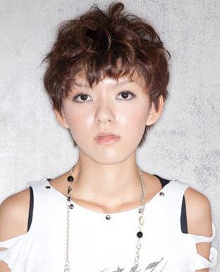 大膽嘗試新潮短發 擺脫稚氣使你心動