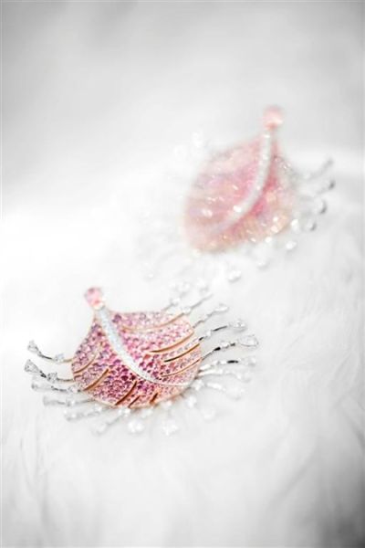 輕舞飛揚(yáng) 香奈兒“羽毛”系列頂級(jí)珠寶