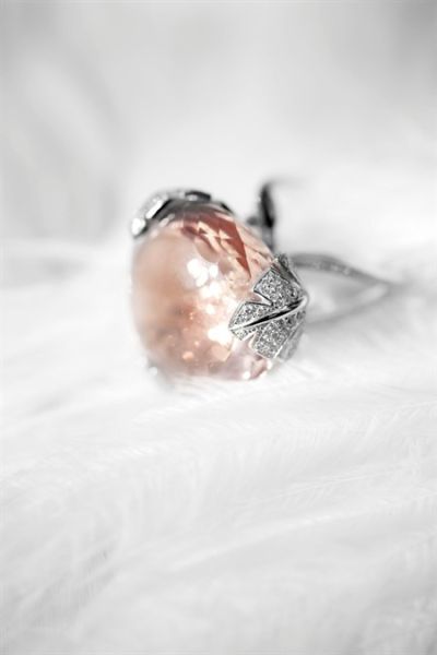 輕舞飛揚(yáng) 香奈兒“羽毛”系列頂級(jí)珠寶