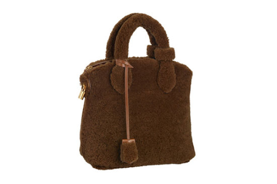 毛茸茸的LV 大牌包包也賣萌