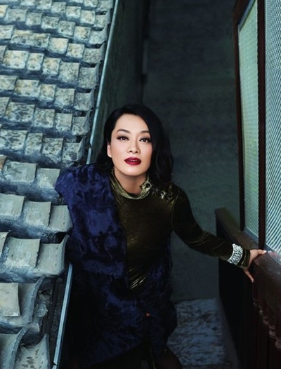 ë�����Ը������b��չ��Ů�S�