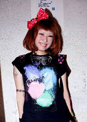 ����ʾ��¶�~�̄��� ��AĘ���@��ˬ