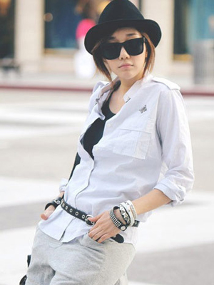 �������x �������b���@��ɫ����