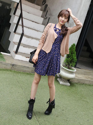 連衣裙穿到秋 只需一件針織衫