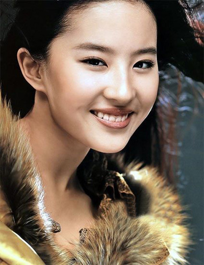 劉亦菲慶生與影迷分享護膚心得