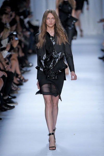 �����r�b�㣺�O�ºڰ�֮��