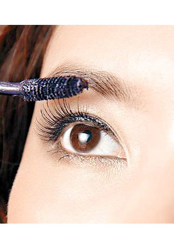 如何畫煙熏妝?小清新速變魅女郎!