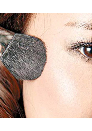 如何畫煙熏妝?小清新速變魅女郎!