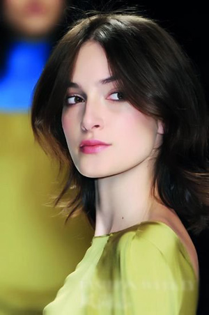 金秋時髦主婦魅發 成熟優雅十足