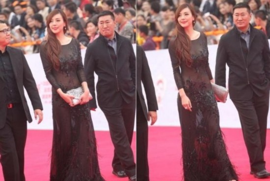 宅男女神周韋彤透視裝真空上場 比拼袁立張馨予