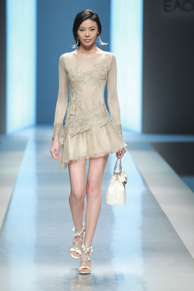 �Ї����H�r�b��EACHWAY���w����2012���ĕr�b�l����